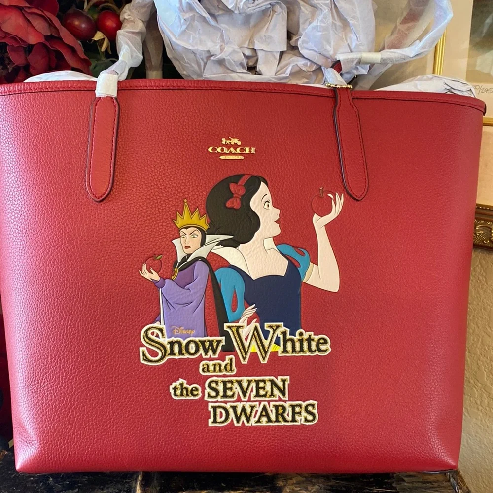Disney X Coach City Tote Snow White and Evil Queen - Picture 2 of 5